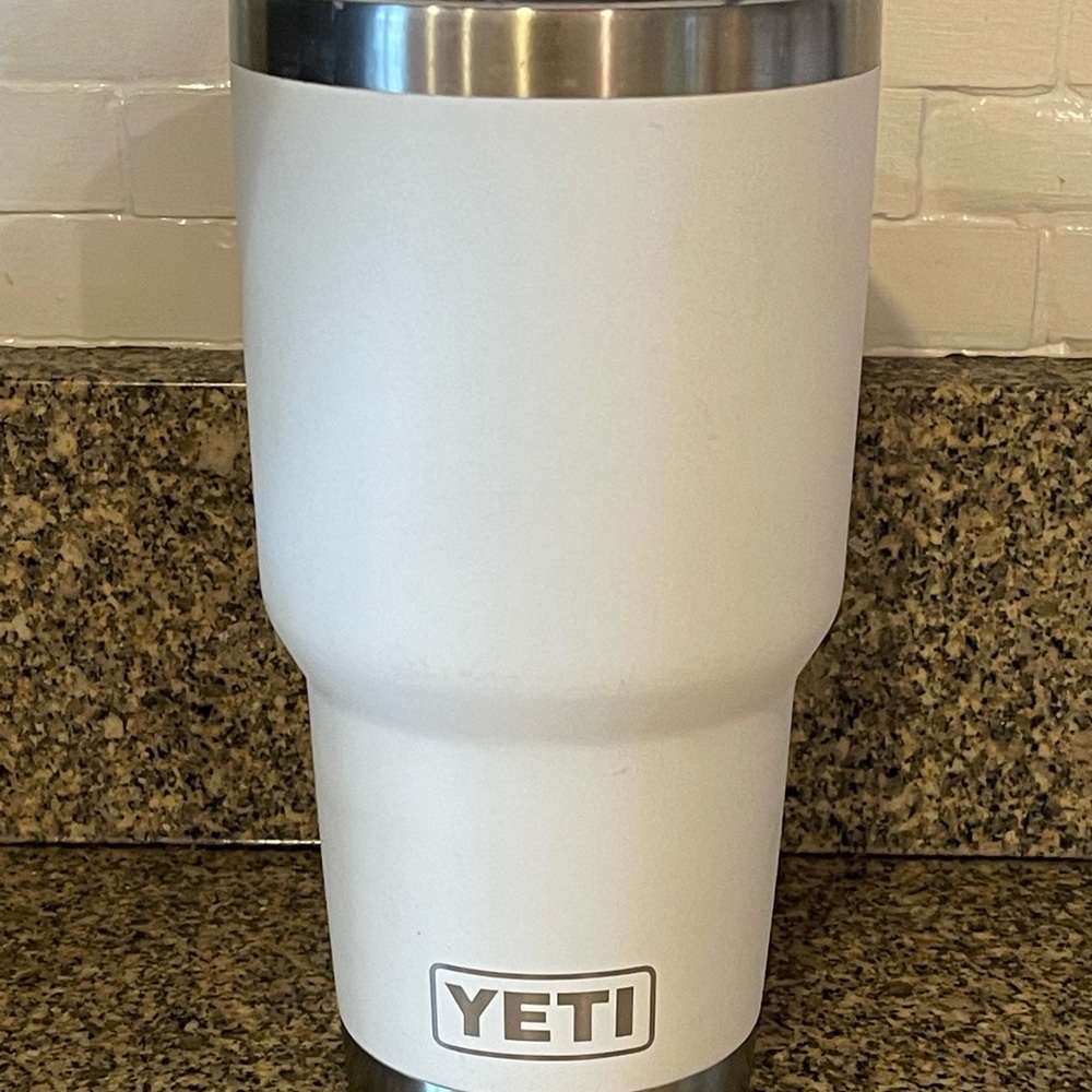 Yeti 30 ounce Rambler Travel Tumbler